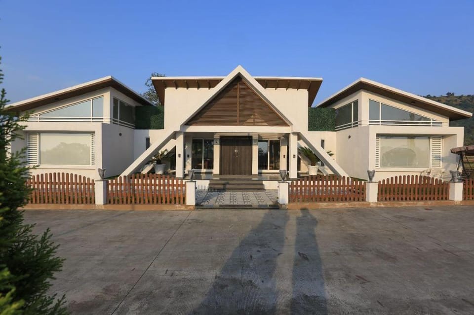 Mount View Grand Villa Hotel in Maharashtra