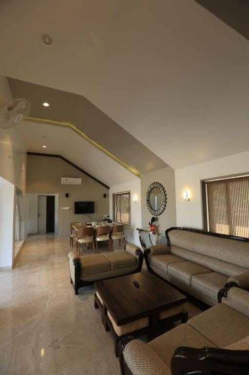 Mount View Grand Villa Hotel in Maharashtra