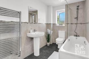 4Double Bed, 3.5 Bathrooms, Parking, Garden & Wifi Vacation rental in Basildon