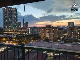 Co-Living for Female Single Bed /Wifi 600mb/Pool/Gym/MrtKuchai Vacation rental in Federal Territory of Kuala Lumpur