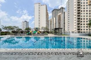 Co-Living for Female Single Bed /Wifi 600mb/Pool/Gym/MrtKuchai Vacation rental in Federal Territory of Kuala Lumpur