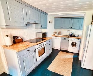 Cozy old Cottage nr sea now booking Autumn/Winter Vacation rental in Eastbourne