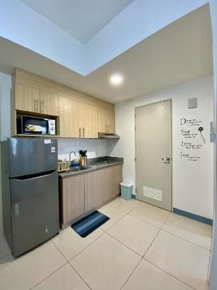 Irish @ South Residences 2BR Vacation rental in Las Pinas