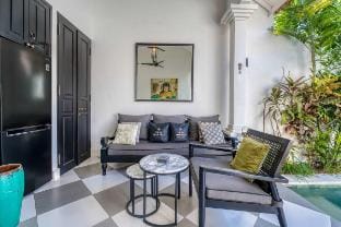 Villa Martini: 1BR Beachside Escape in Berawa. Vacation rental in North Kuta