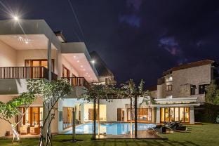 Sky Haven Retreat: 6BR Villa in Balangan, Uluwatu. Vacation rental in Bali