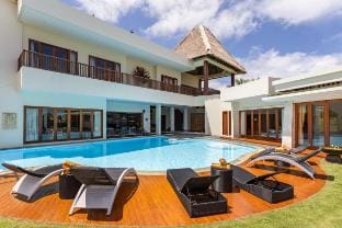 Sky Haven Retreat: 6BR Villa in Balangan, Uluwatu. Vacation rental in Bali