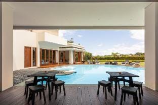 Sky Haven Retreat: 6BR Villa in Balangan, Uluwatu. Vacation rental in Bali
