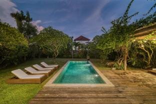 Villa Tika: 5 Bedroom Villa In Berawa, Bali. Vacation rental in North Kuta