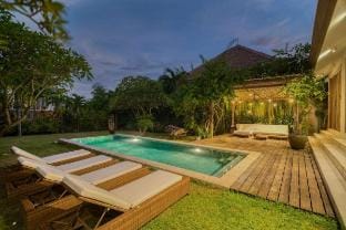 Villa Tika: 5 Bedroom Villa In Berawa, Bali. Vacation rental in North Kuta