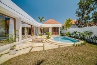 Tropical Bliss Getaway: Charming 2-Bedroom Villa Vacation rental in Bali