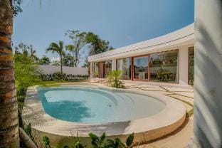 Tropical Bliss Getaway: Charming 2-Bedroom Villa Vacation rental in Bali