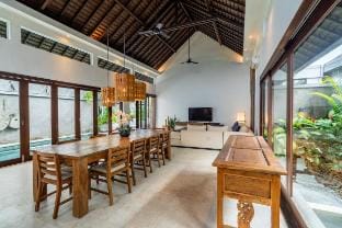 Ocean Breeze Villa -4BR villa in Canggu Vacation rental in North Kuta