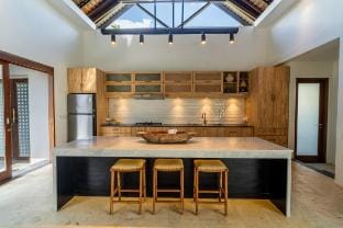 Ocean Breeze Villa -4BR villa in Canggu Vacation rental in North Kuta