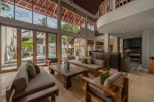 Luxe Balinese Escape: 4BR Villa in Seminyak Vacation rental in North Kuta