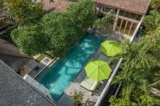 Luxe Balinese Escape: 4BR Villa in Seminyak Vacation rental in North Kuta