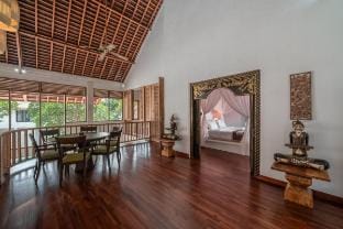 Luxe Balinese Escape: 4BR Villa in Seminyak Vacation rental in North Kuta