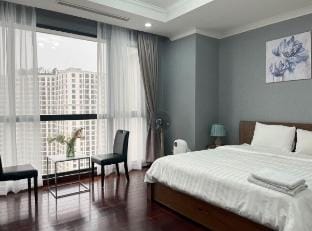 3 Bedroom Apartment Vinhomes Royal City Vacation rental in Hanoi