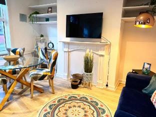 Leeds 2 BR Townhouse - 4bed - Short & Long Stay Vacation rental in Leeds
