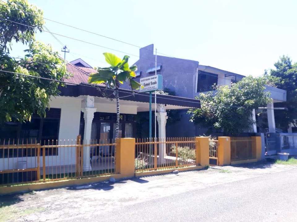 Wisma Syariah Rumah Bundo Hotel in Padang