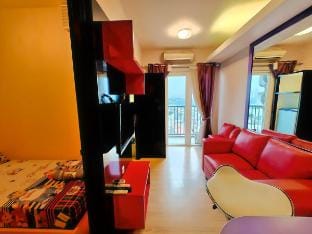 Cheapest 2BR Paragon Apt Karawaci w/ Pool Vacation rental in West Java