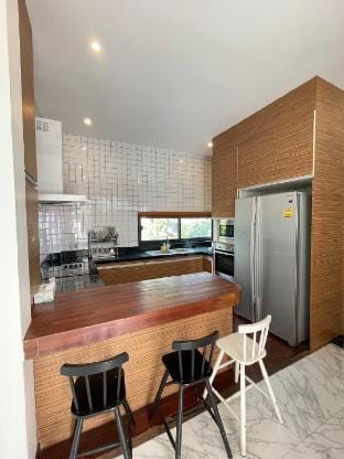 清迈四卧轻奢泳池别墅 打车10分钟到古城 Villa in Chiang Mai