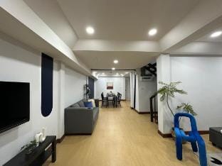 Ekkamai Station/Private 6 bedroom/50m Bigc Vacation rental in Bangkok