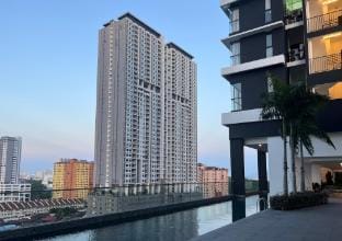  Family-friendly 3 bedroom 8-10pax Urban Suites  Apartment in George Town