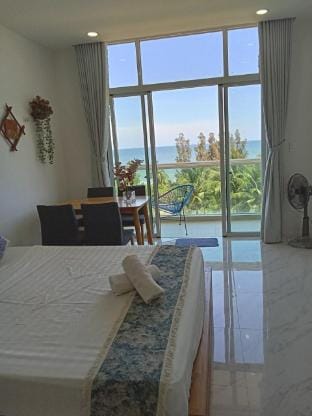 Seaview beach front studio Vacation rental in Phan Thiet
