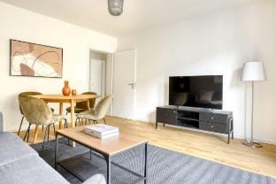 City Centre Spacious 2-BR Apt Paraiba Vacation rental in Zurich City