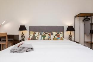 Apt 2A - RARE FIND: City Centre 2-BR Apt Vacation rental in Zurich City