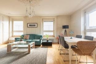 Spacious & Central  3-BR Apt - A RARE GEM! Turquoi Vacation rental in Zurich City