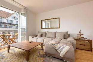 Apt 4A: Downtown: Spacious 2-BR Apartment Vacation rental in Zurich City