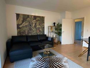 Apt 4B: RARE FIND - Spacious 2-BR Downtown Apt Apartment in Zurich City