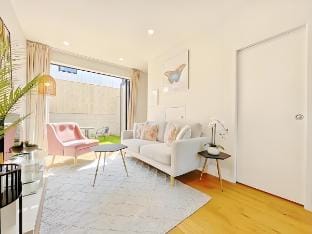 Two-Bed Townhouse with Courtyard & Parking Vacation rental in Auckland