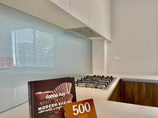 Six Min to Beach, Newly Built Family Haven Vacation rental in Auckland
