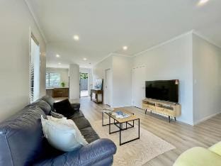 Six Min to Beach, Newly Built Family Haven Vacation rental in Auckland
