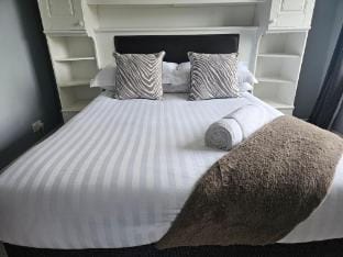 Binley Home for Contractors, Families, Relocators Vacation rental in Coventry