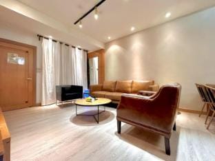 Mar-exclusive｜直視101｜近世貿｜3房2衛 ｜生活機能與交通便利 Bed and Breakfast in Taipei City