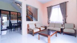 Villa Triplet 3 with Rooftop and Balcony Vacation rental in Batu