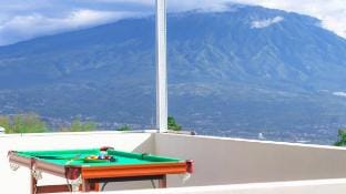 Villa Bhagyam with Private Pool and Rooftop Vacation rental in Batu