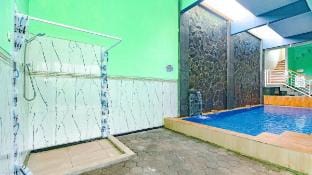 Villa Panderman Asri with Private Pool and Rooftop Vacation rental in Batu