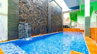 Villa Panderman Asri with Private Pool and Rooftop Vacation rental in Batu