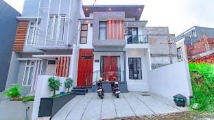 Villa Ramona with Private Pool and Karaoke Vacation rental in Batu