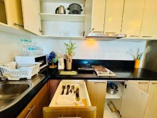 Venice Staycation  + Balcony View + Netflix + Pool Vacation rental in Makati