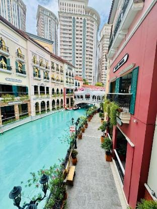 Luxury Staycation | Venice w/ Balcony near Bgc Vacation rental in Makati