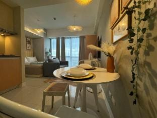 Staycation at Viceroy Walk to Venice Mall Netflix  Vacation rental in Makati