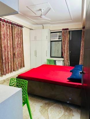 Spacious 4 BR near
Metro station Vacation rental in Noida