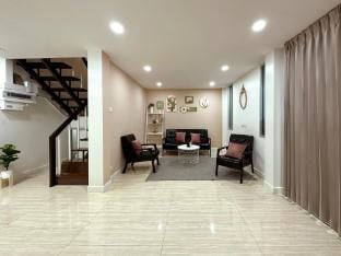 5房/步行10分钟轻轨Ekkmami/轻轨9分钟EmSphere/Thong Lo区/50米bigc Vacation rental in Bangkok