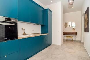 Luxury Congres Courtyard by Booking Guys Vacation rental in Nice