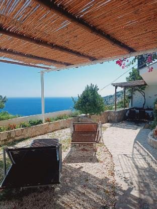 Mareluna Holiday Home.  CIN: IT065102C2A7GYRXFU Vacation rental in Praiano
